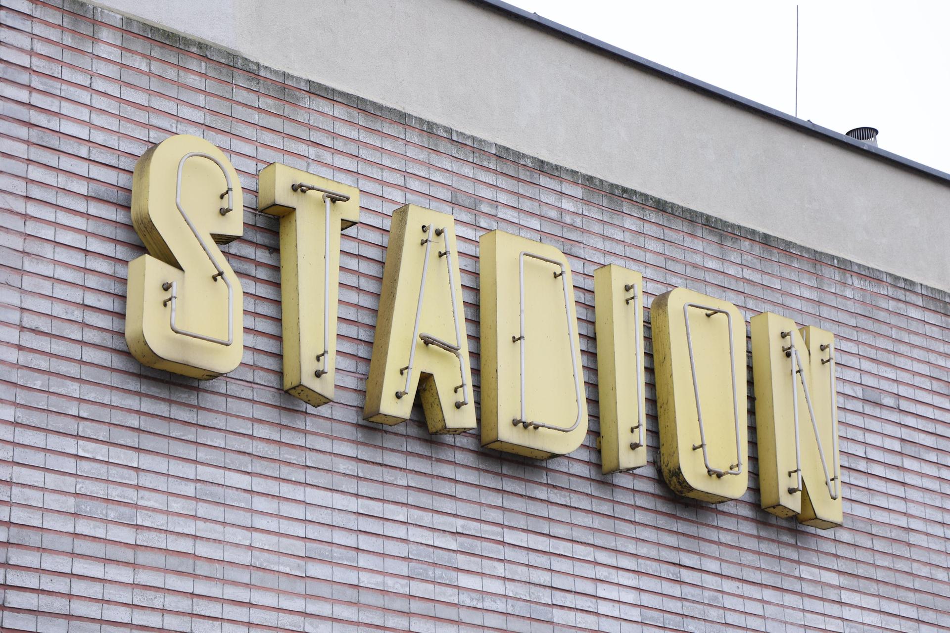 Warszawskie neony z PRL-u - zobacz zdjęcia iluminacji i sprawdź, gdzie je znaleźć