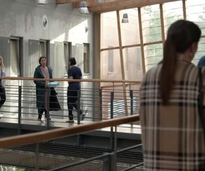 Pierwsza miłość odc. 4043. Kinga (Aleksandra Zienkiewicz), Janek (Maciej Mikołajczyk)