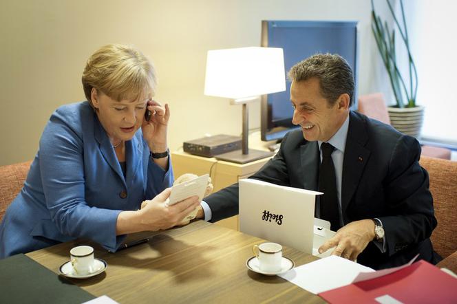 Nicolas Sarkozy dostał od Angeli Merkel pluszowego misia dla Giulii