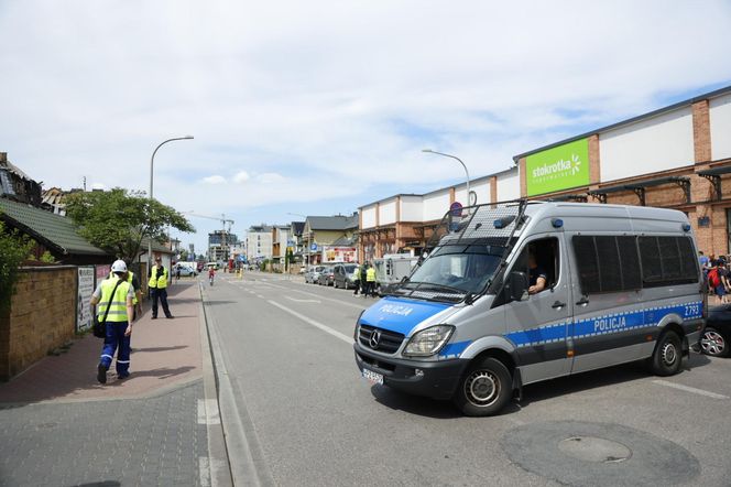 Blok przy ul. Powstańców w Ząbkach po pożarze