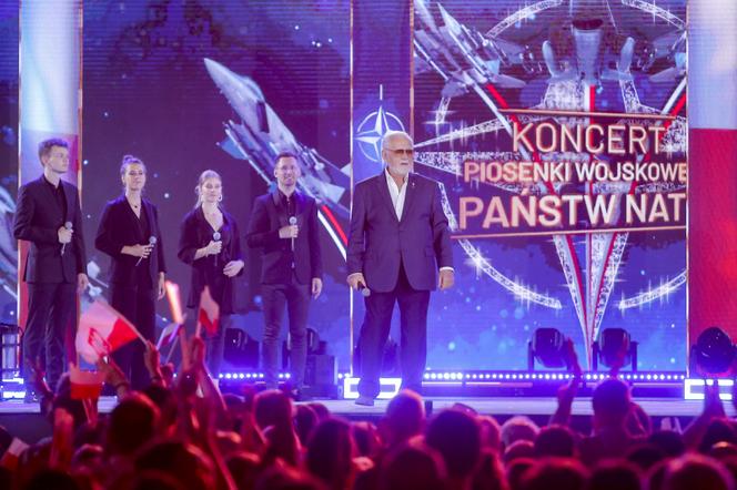 Wakacyjna Trasa Dwójki w Elblągu. Koncert piosenki wojskowej państw NATO