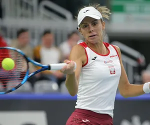 Magda Linette - Leylah Fernandez RELACJA NA ŻYWO Polka zaczyna walkę Roland Garros Linette - Fernandez WYNIK NA ŻYWO