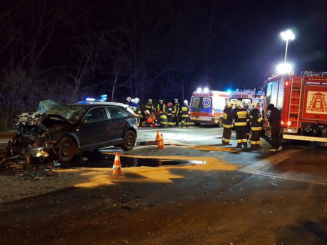 Poważny wypadek na trasie Kraków - Olkusz. Dwójka rannych, lądował śmigłowiec LPR