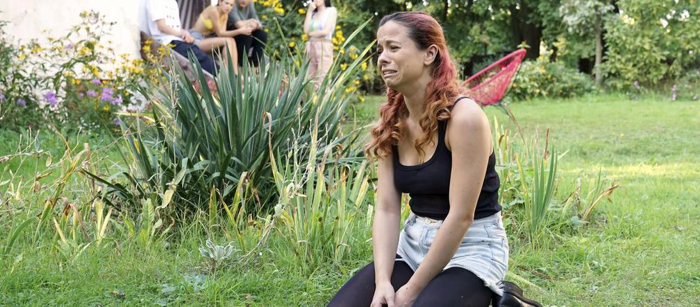 Barwy szczęścia, odcinek 1993. Mia (Maria Ruddick), 