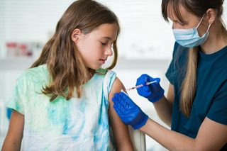 Wahasz się, czy szczepić dziecko przeciwko HPV? Te fakty warto znać 