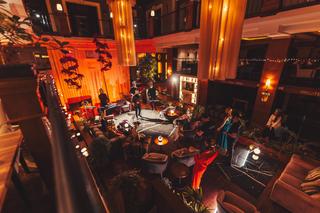 Fani zachwyceni nowym numerem Playboys - Tak pięknie! Mamy gorące zdjęcia z planu i rozmowę z Kubą Urbańskim