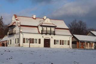 Cicho i wszędzie biało. Tak prezentuje się skansen w Lublinie w zimowej odsłonie! [GALERIA]