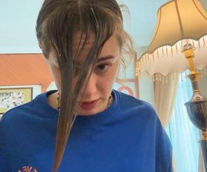 Wiktoria Gąsiewska tonuje włosy