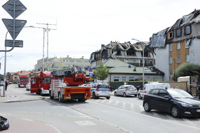 Blok przy ul. Powstańców w Ząbkach po pożarze