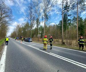 Pod Lubienią dachowało auto osobowe. Jedna osoba poszkodowana