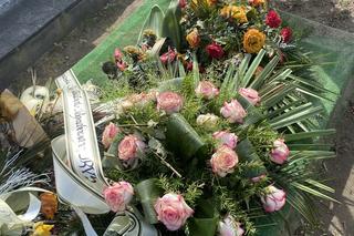 Tragedia w Sosnowcu. Księdza Roberta pochowano po ciuchu. Spoczął obok grobu matki