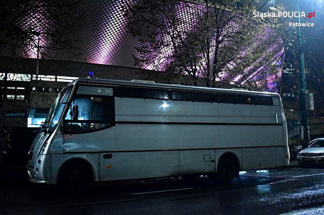 Chcieli wbić na Mayday z prochami! Policja czekała na nich z psami! [ZDJĘCIA]