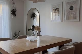 Jasne wnętrze w nurcie Japandi: 150 metrów przytulnej przestrzeni 