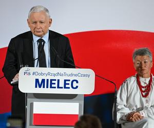 Wybory samorządowe 2023 zostaną przesunięte o pół roku? Jarosław Kaczyński zapowiada projekt ustawy przedłużającej kadencję samorządów