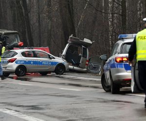 Wypadek ciężarówki z żołnierzami pod Warszawą. Jedna osoba nie żyje, pięć w szpitalu