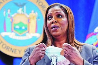 Wycofują się, żeby mogła wygrać