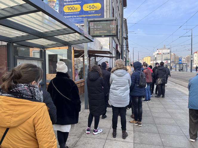 Kolejki przed pączkarniami w Gorzowie.