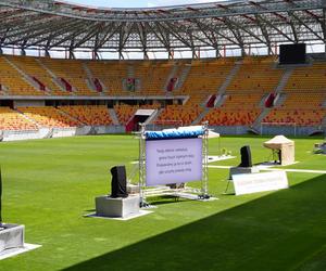 Kongres Świadków Jehowy Białystok 2024. Tłumy wiernych na Stadionie Miejskim