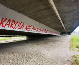Prawie nikt nie znał jego znaczenia, ale stał się kultowy. Legendarny napis wrócił na Trasę Zamkową