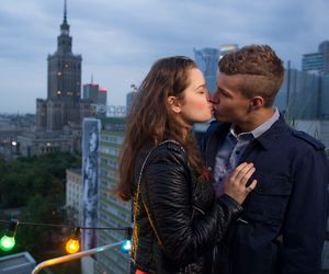 Na Wspólnej odc. 2198. Dominik (Mateusz Gąsiewski), Kasia (Julia Chatys)