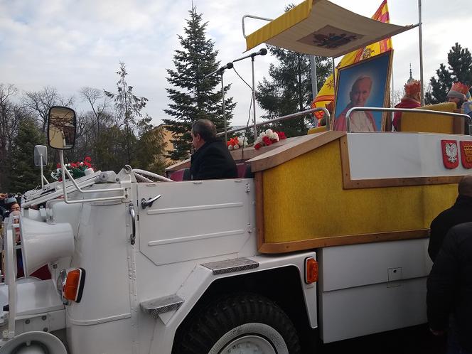 Orszak Trzech Króli w PAPAMOBILE! Tłumy na ulicach Kielc [GALERIA]