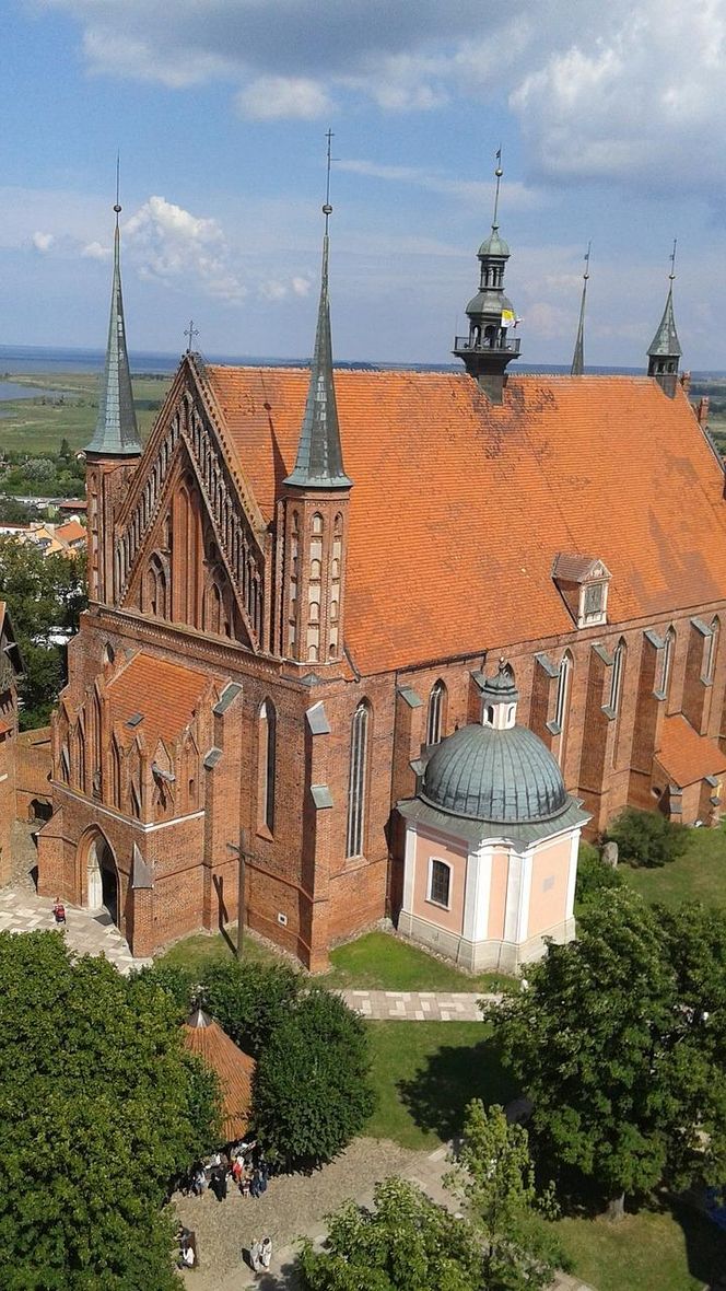 Trwa remont kościoła we Fromborku. W PRL zrobiono z niego kotłownię