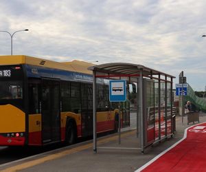 Pasażerowie autobusów mogą się wygodnie przesiadać na kolej na przystanku PKP Gocławek