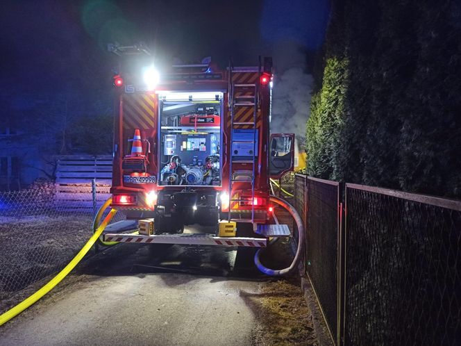 Brzozów. Tragiczny pożar drewnianego domu. W środku strażacy znaleźli ludzkie ciała