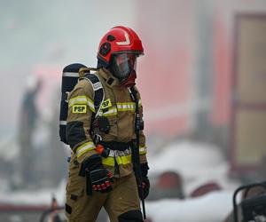 Służby ostrzegają! Alarmowy poziom amoniaku w związku z pożarem w Krośnie