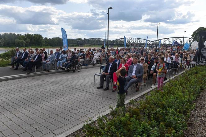 Kolorowa parada na otwarcie Dni Torunia. Przeszła przez serce toruńskiej starówki