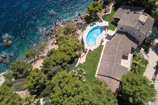 Robert Lewandowski i jego posiadłości