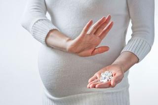 LEKI w czasie ciąży: które z nich są zakazane?