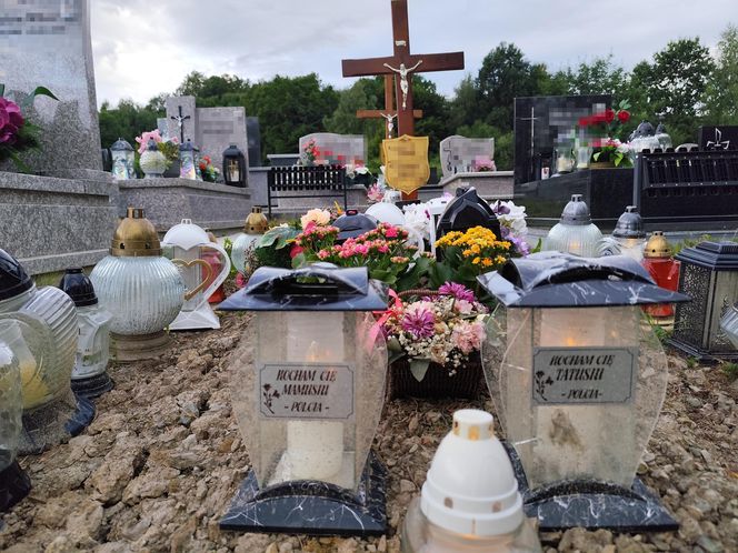 Skromny grób Justyny i Zbyszka na cmentarzu w Limanowej 