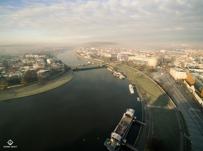 Te ujęcia pokazują, czym oddychamy w Krakowie. Zobacz miasto tonące w smogu [ZDJĘCIA]