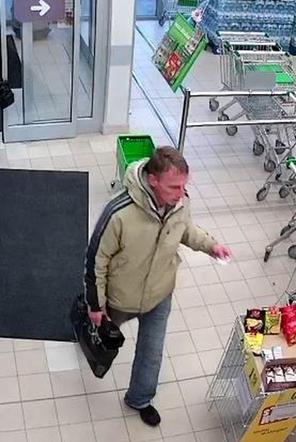 Jeden kradł, drugi trzymał drzwi. Poznajesz tych mężczyzn?