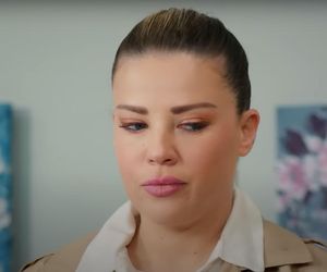 Policja znajduje ciało porywacza Ragipa i przychodzi po Melis. Ta chwyta za broń! Szybko okazuje się jednak, że to tylko zły sen Feraye.
