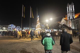 Jarmark świąteczny w Tarnowskich Górach rozpoczęty. Ponad stu rękodzielników zawitało do miasta