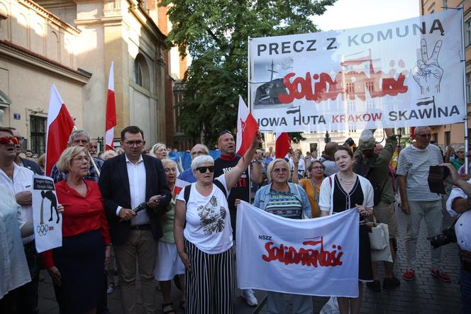 Rodzice Andrzeja Dudy na proteście