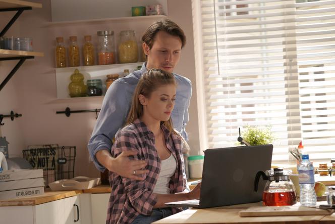 Pierwsza miłość. Jowita (Joanna Opozda) Radek (Mateusz Banasiuk) 