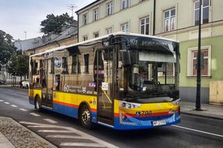 Płock. Nastolatek wyniesiony nieprzytomny z autobusu! Jego ojciec ma żal do pasażerów