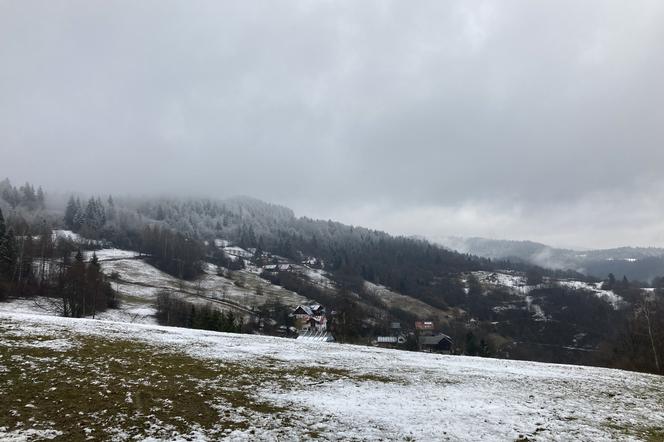 Planujesz górską wycieczkę? Uważaj. W górach nadal jest zimowo