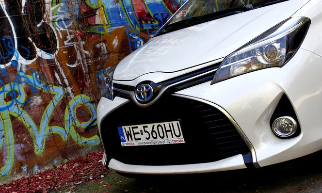 Toyota Yaris Hybrid lifting 2014