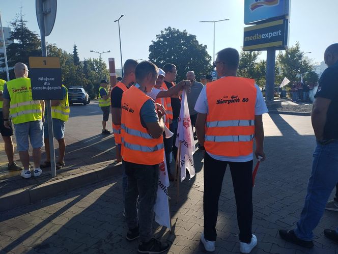 Protest górników w Jastrzębiu-Zdroju. Blokują kluczowe rondo i główne drogi