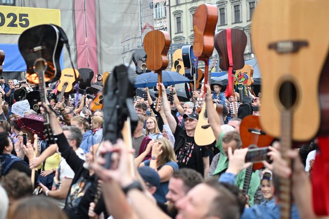 Gitarowe granie z zespołem Dżem na Rynku w Katowicach