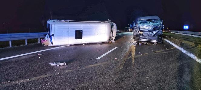 Zderzenie busów na autostradzie