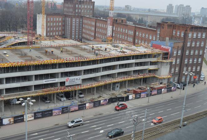 Widok od strony ulicy - teren budowy inwestycji OVO Wrocław 