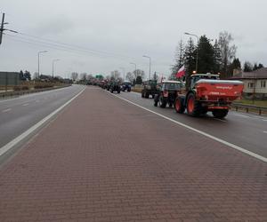 Trwa protest rolników w woj. lubelskim. Blokady są w wielu miejscach w regionie [DUŻO ZDJĘĆ]