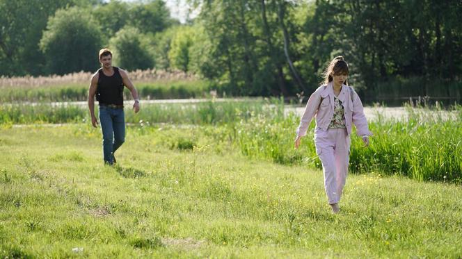 Na dobre i na złe, odcinek 819: Hania Sikorka (Marta Żmuda Trzebiatowska), Piotr Korban (Mikołaj Roznerski)