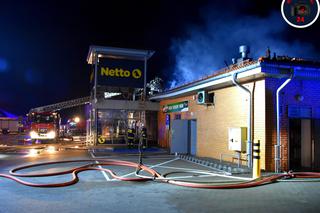 O krok od tragedii! Wielki pożar w sklepie Netto. Budynek stanął w ogniu