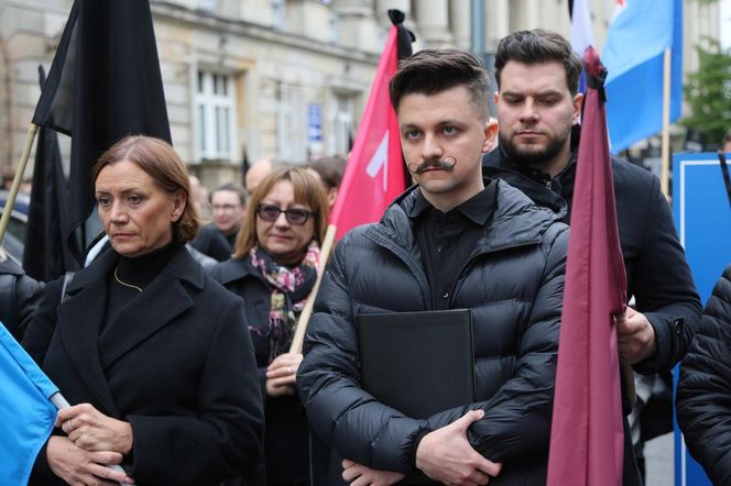   Razem przeciw przemocy. Medycy protestują w Warszawie
